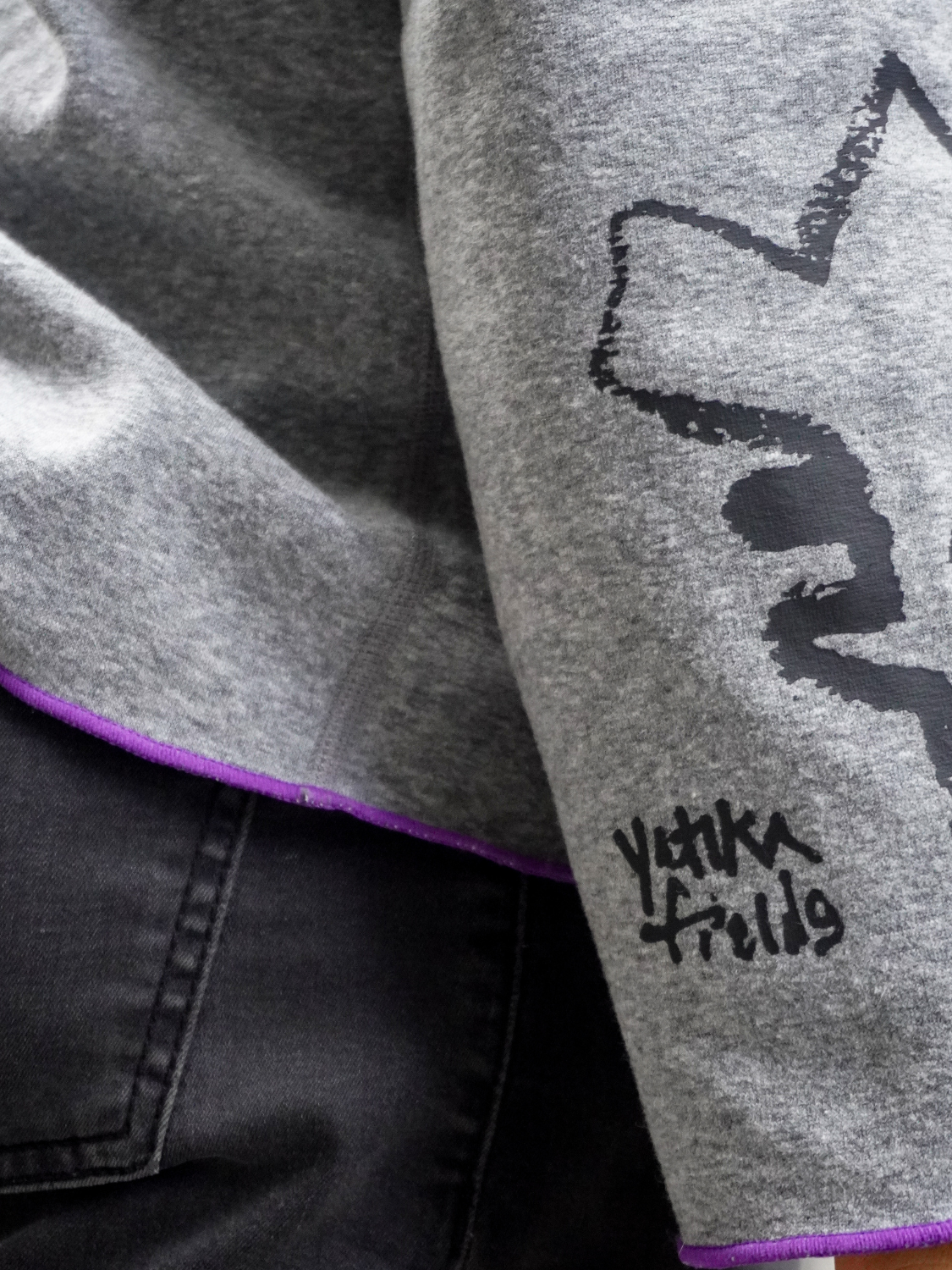 #Color_Gray-Charcoal