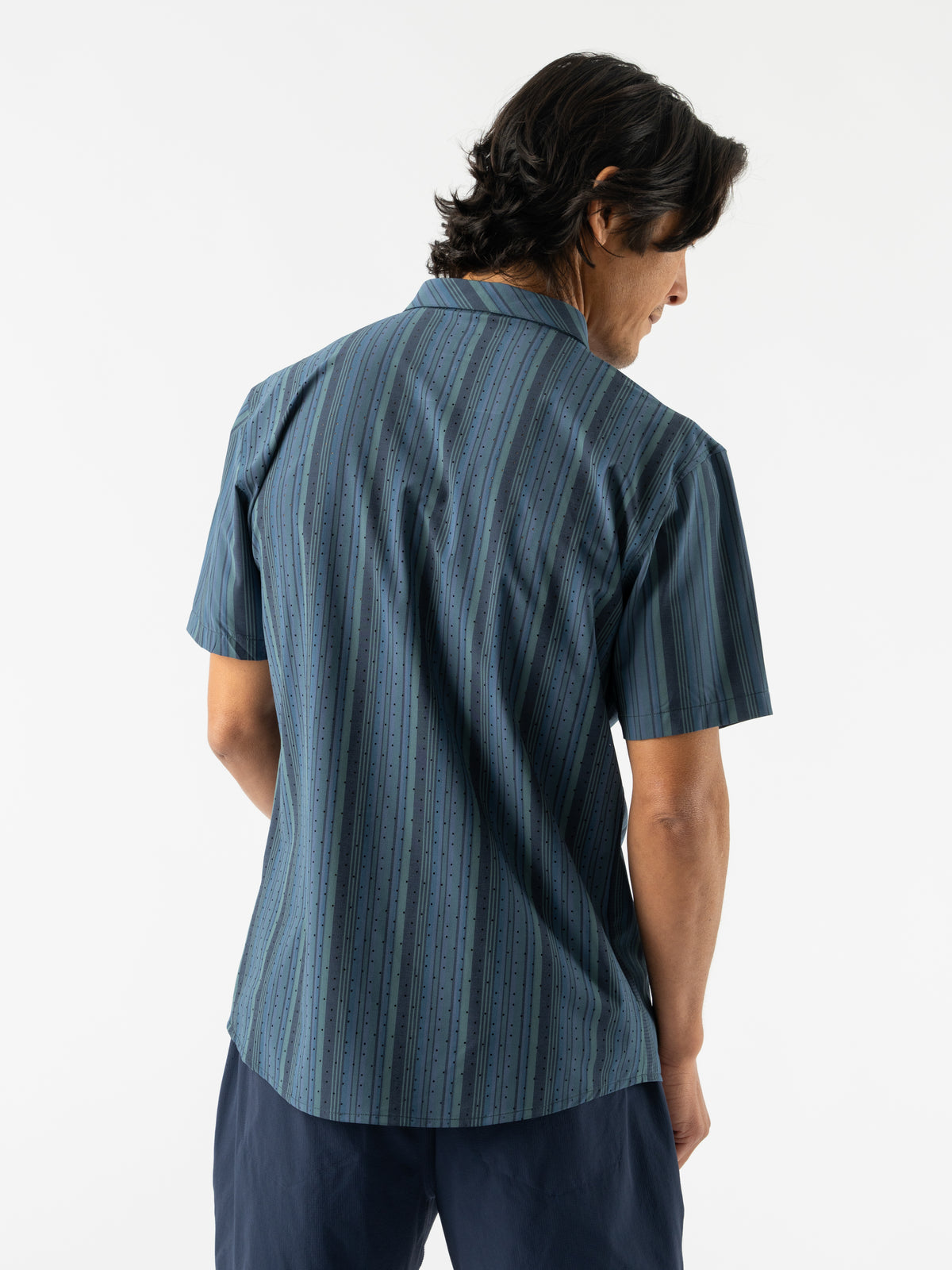 #Color_Black-Iris-Stripe