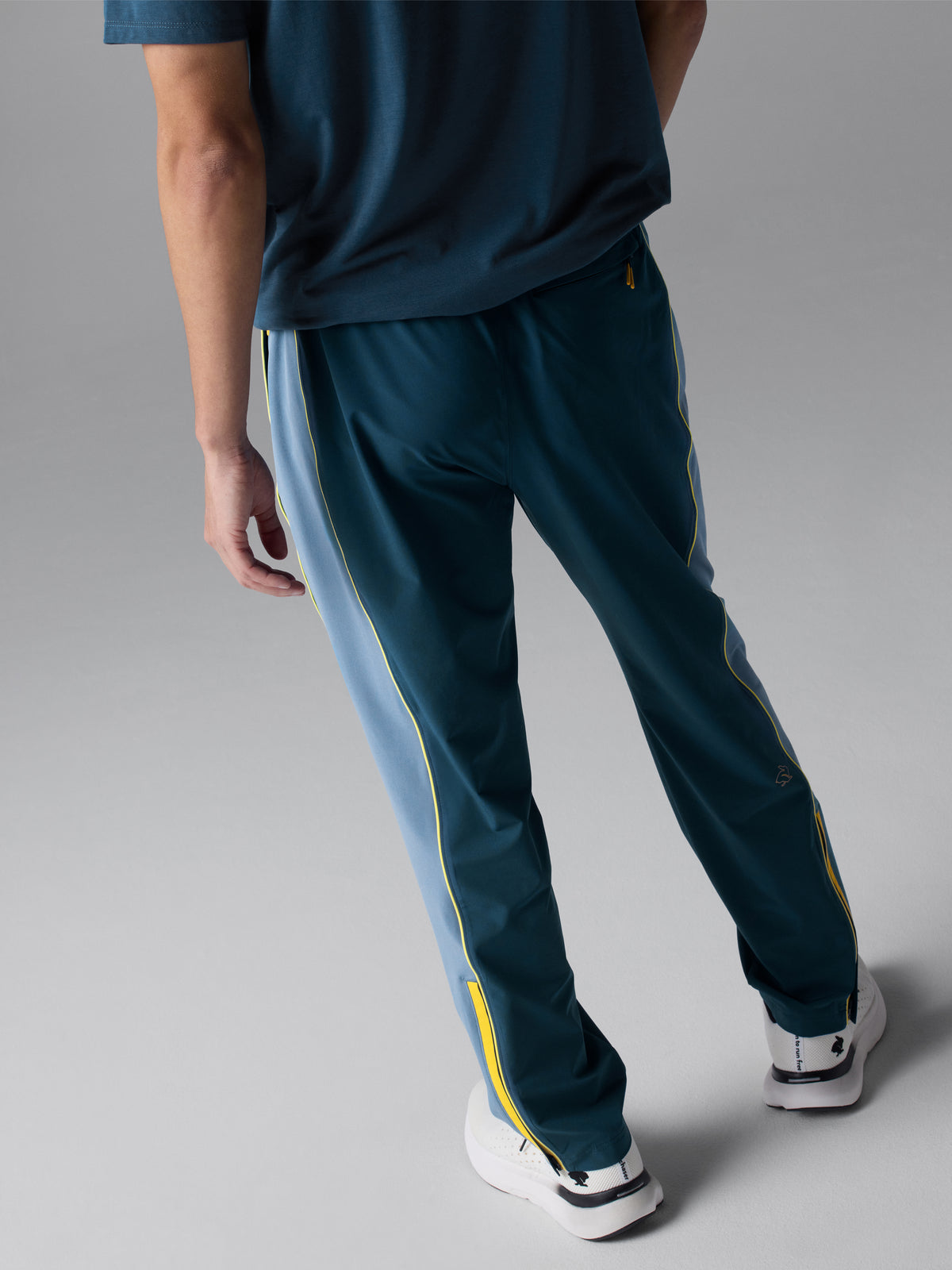 #Color_Insignia-Blue