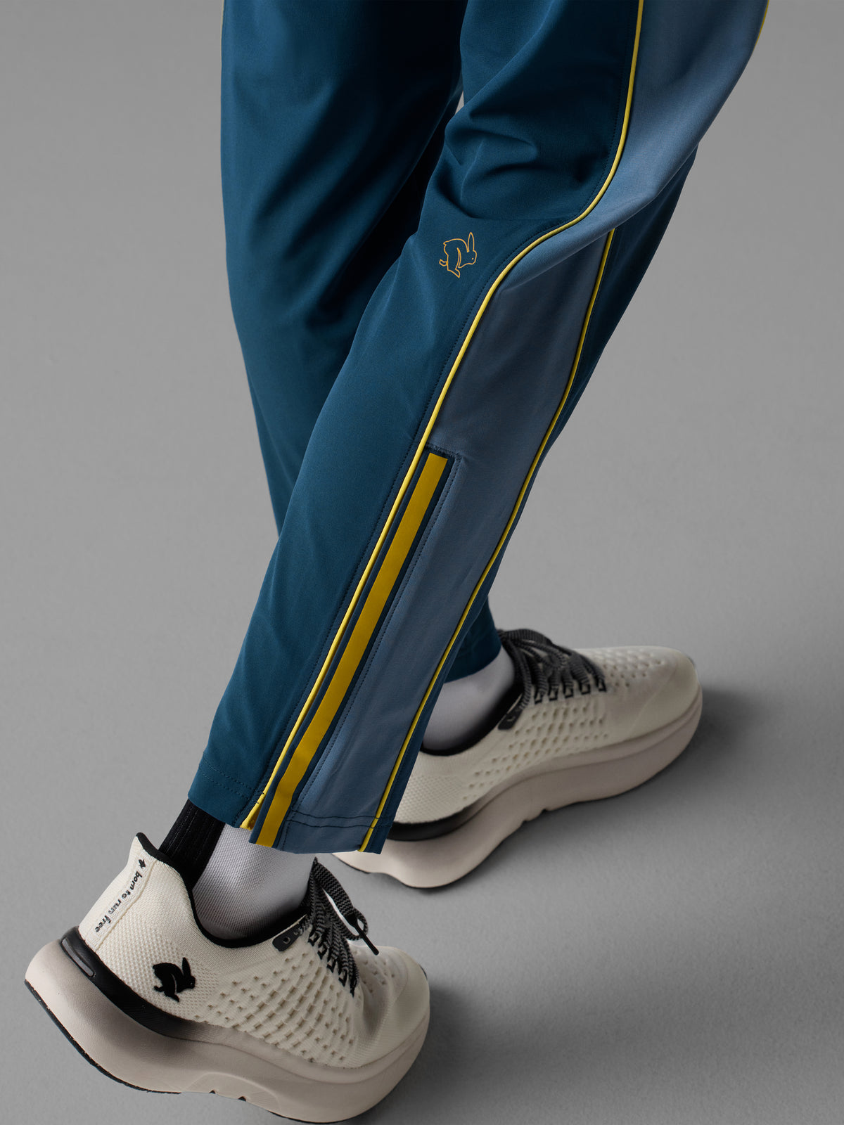 #Color_Insignia-Blue