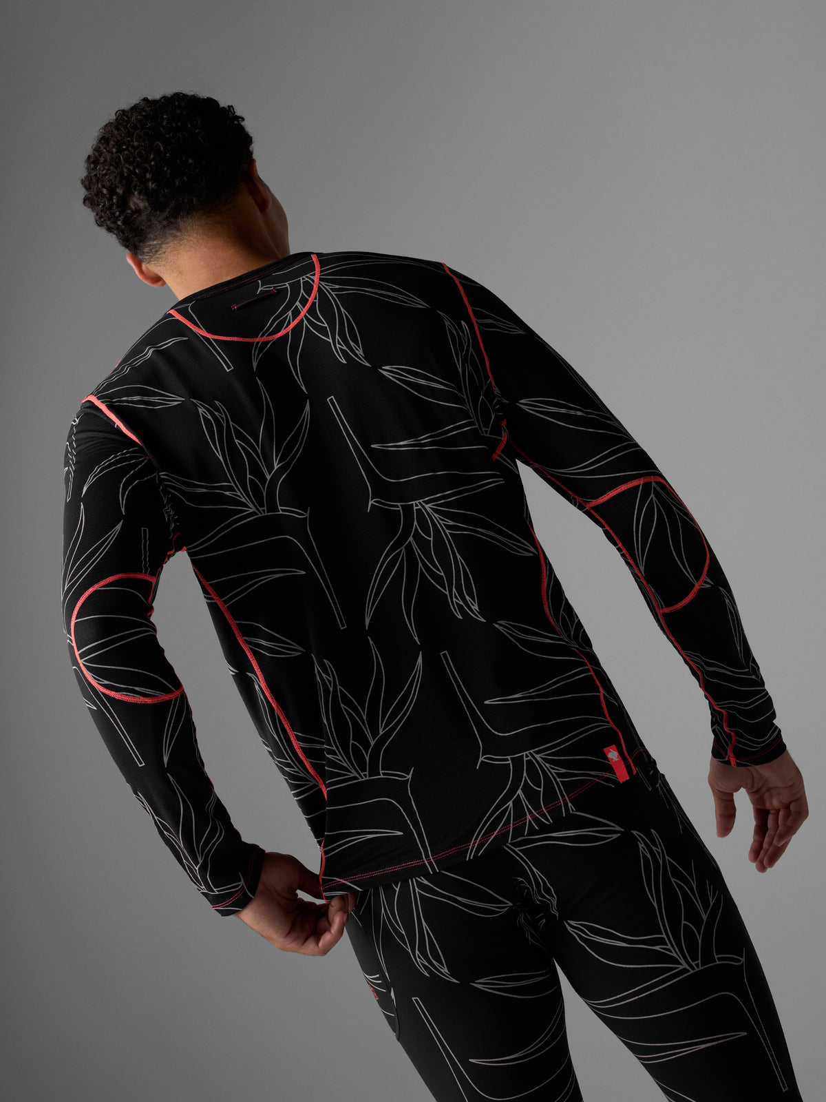 #Color-Black-Reflective
