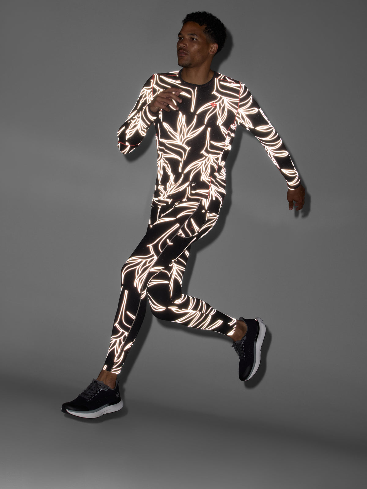 #Color-Black-Reflective