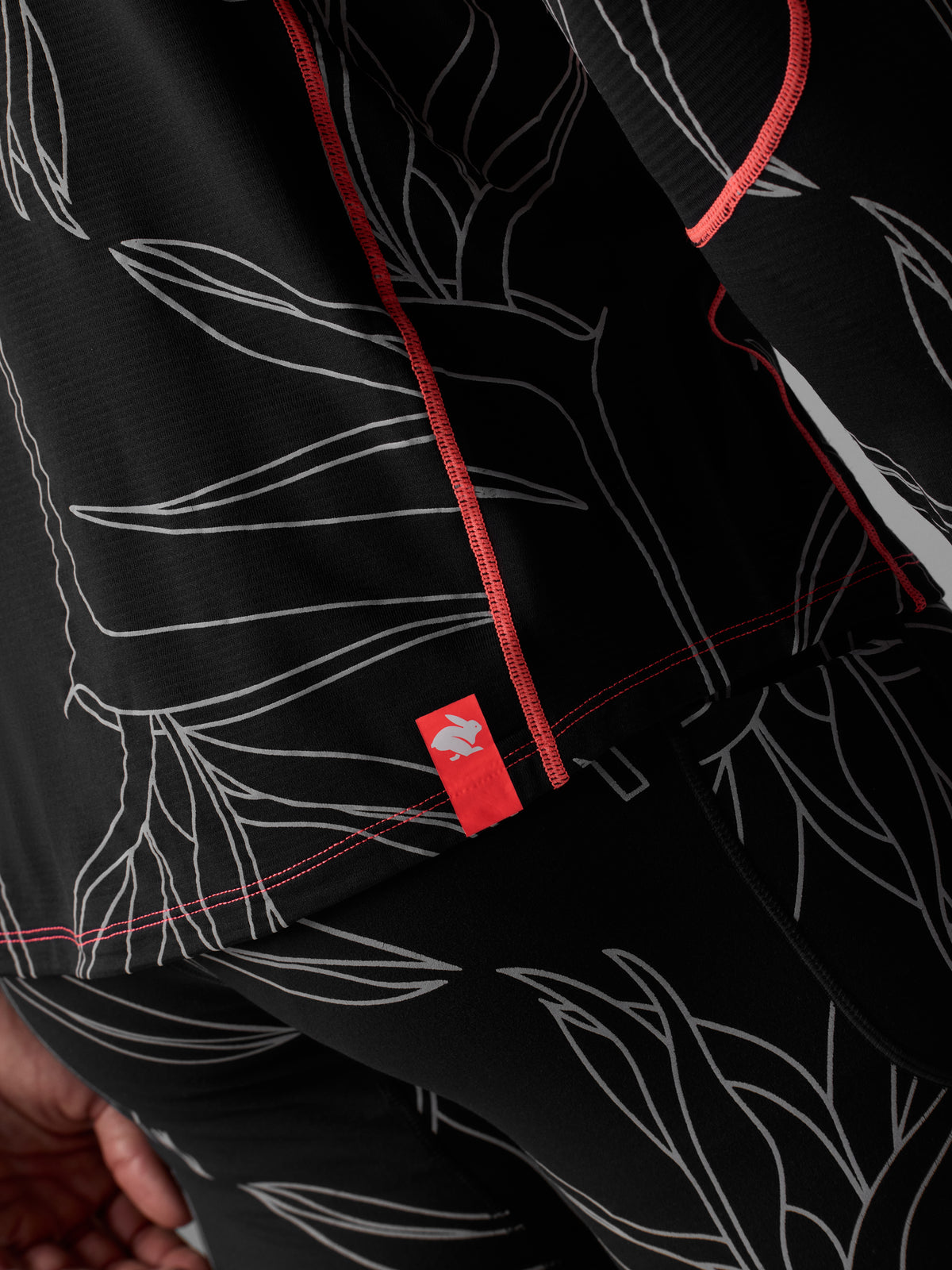 #Color-Black-Reflective
