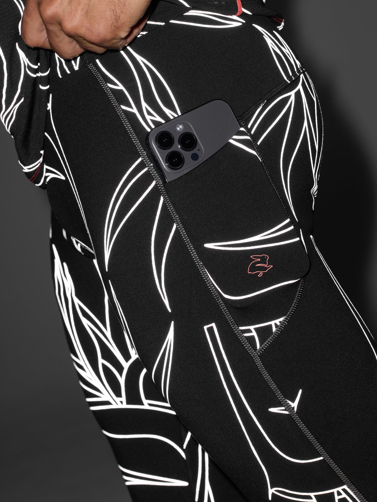#Color_Black-Reflective