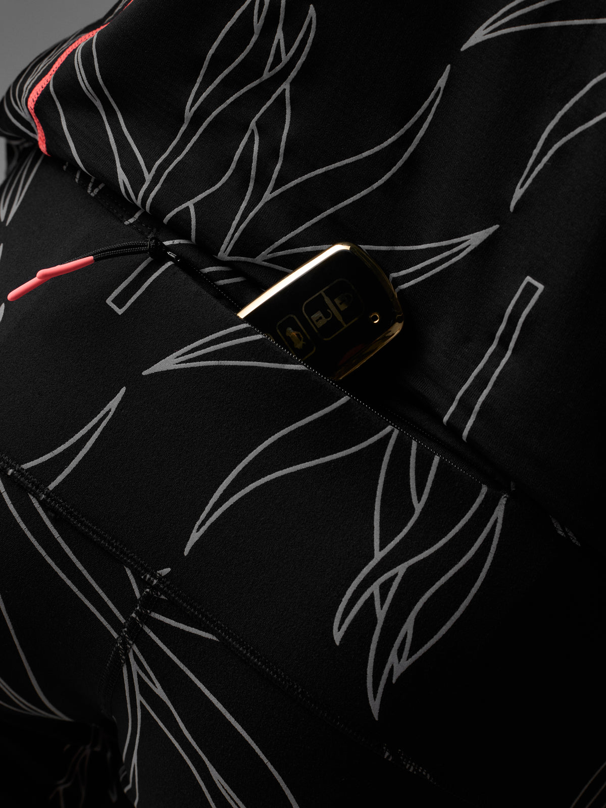 #Color_Black-Reflective
