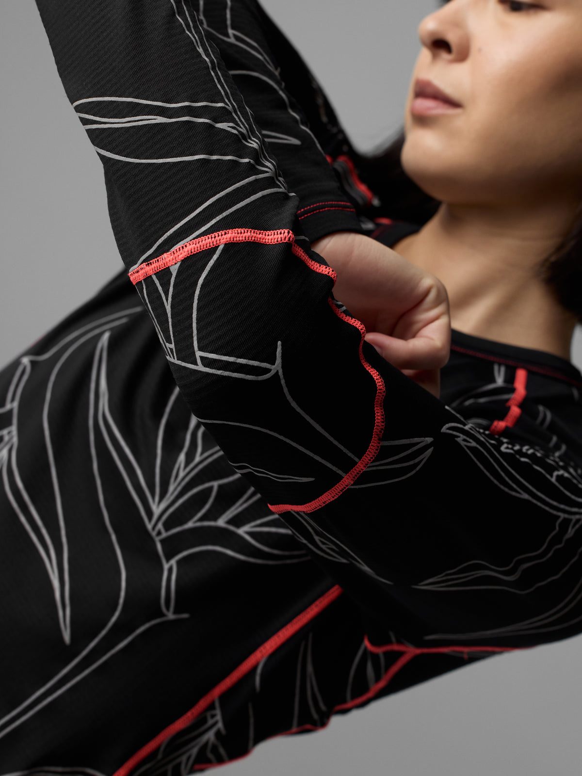 #Color_Black-Reflective