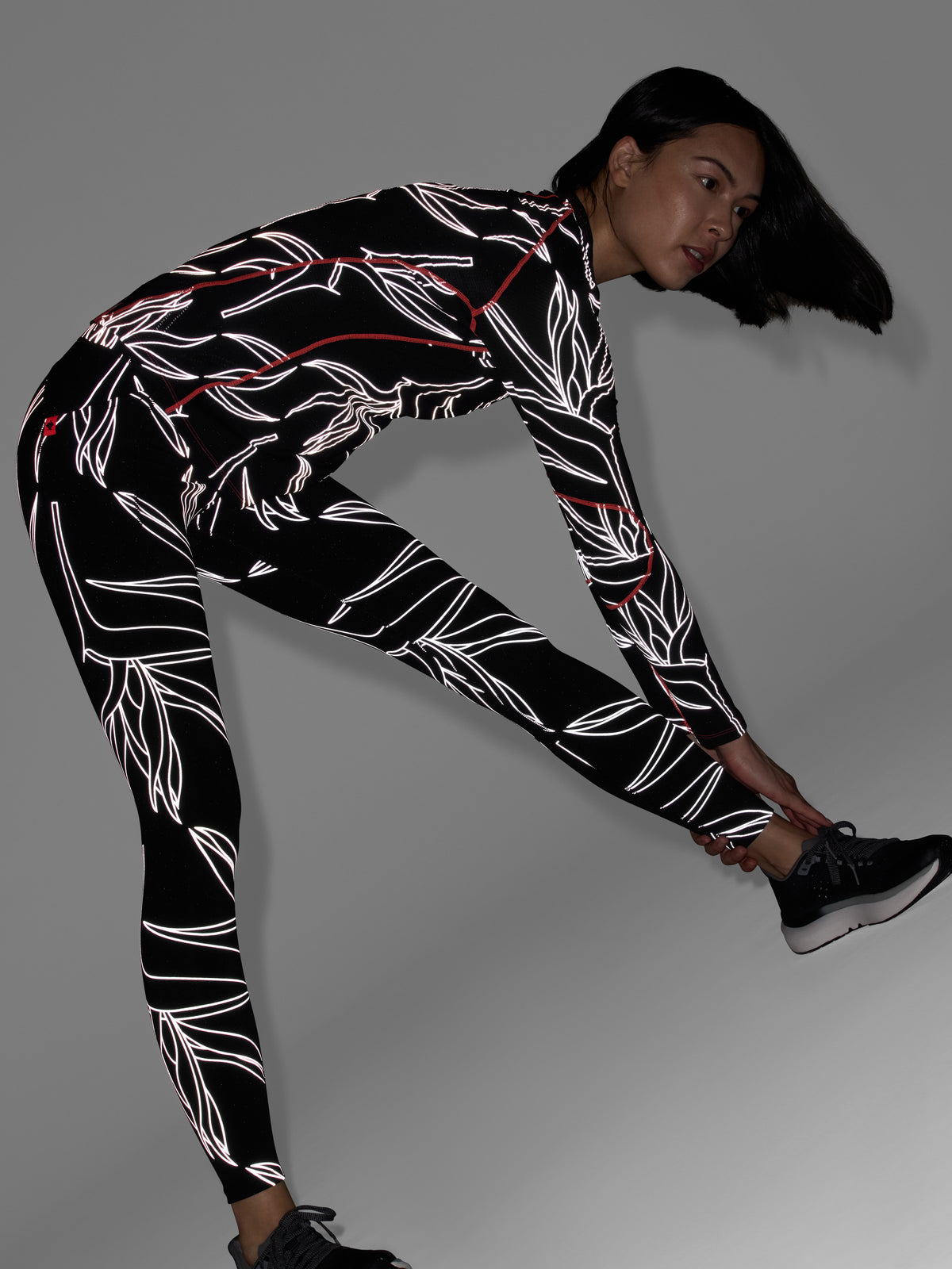 #Color_Black-Reflective