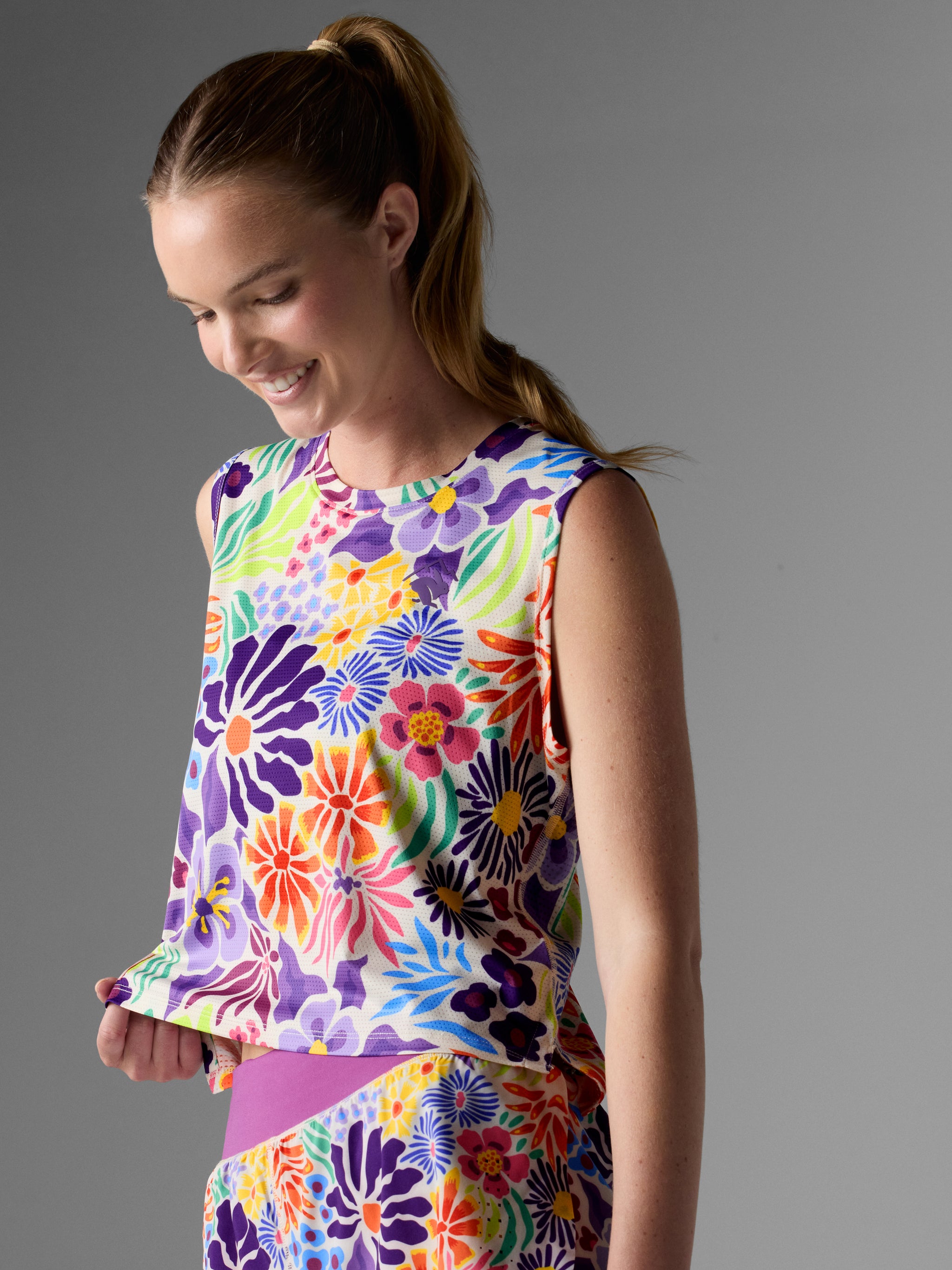 Tempo Muscle Tank Cropped | Trail Society - rabbit